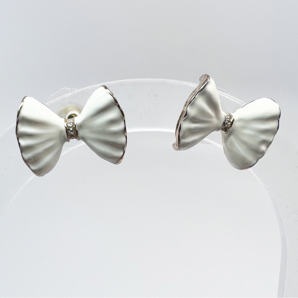 Forever 21 White Enamel Bow Earring